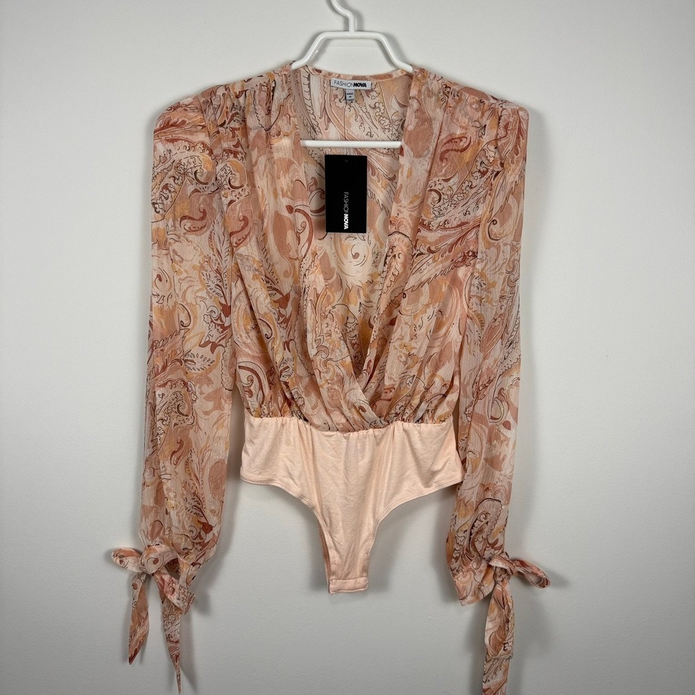 Fashion Nova Paisley For Days Deep V Bodysuit Peach Gold Metallic Small BDST1201